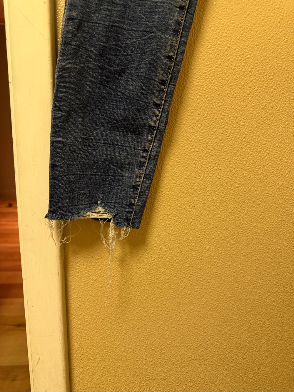 Buckle Medium Blue Women's Skinny Jeans with Subtle Distress - Picture 5 of 9